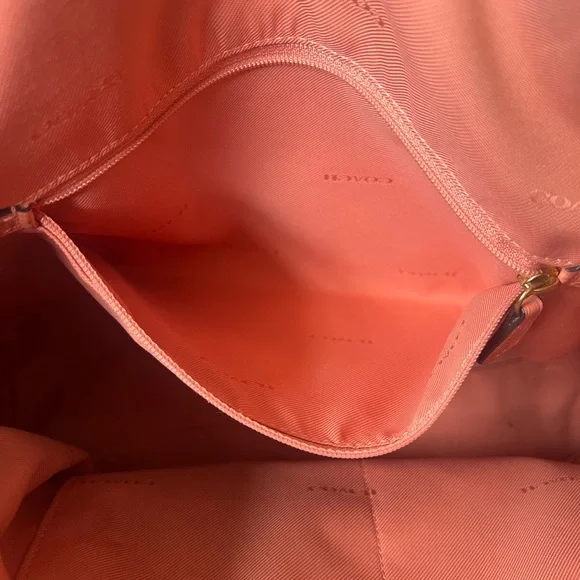 EUC coach pebble tote - authentic - Picture 5 of 11